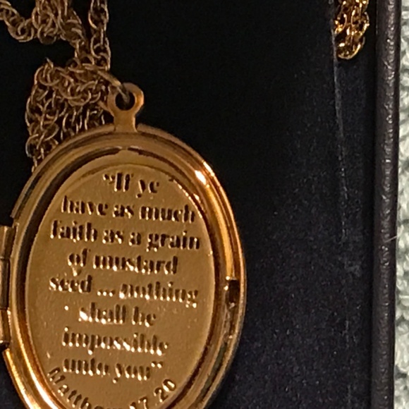 American Historic Society Mexican Libertad Coin Pendant Locket with COA - Picture 4 of 8